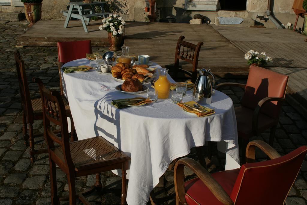 Les Douves Bed and Breakfast Onzain Δωμάτιο φωτογραφία